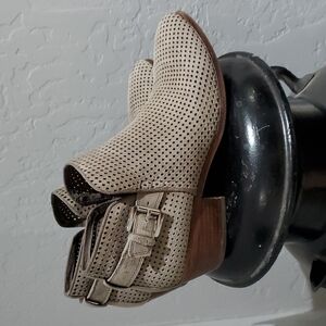 SAM EDELMAN TAUPE BOOTIES SIZE 8 1/2